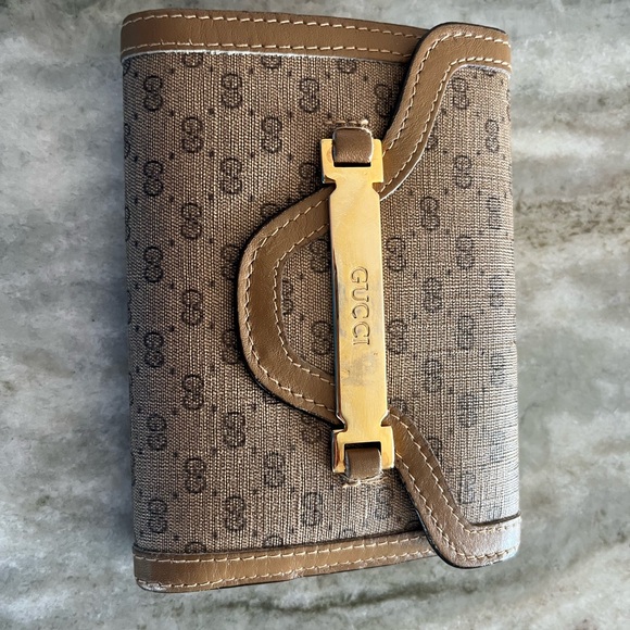 Gucci Tan Monogram Wallet with Gold Accent - Picture 2 of 7